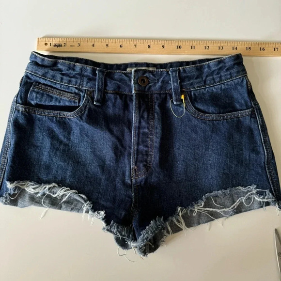 Free People Festival Cut Off Denim Jean Shorts Size 28 - Picture 1 of 8